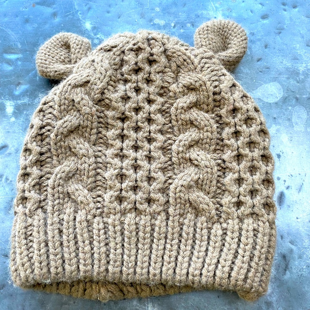 Darling children’s “ear” hat so soft